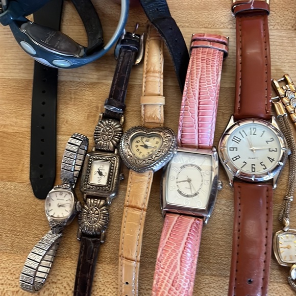 Watches- lots of assorted watches from Bologna to everything in between - Picture 3 of 7